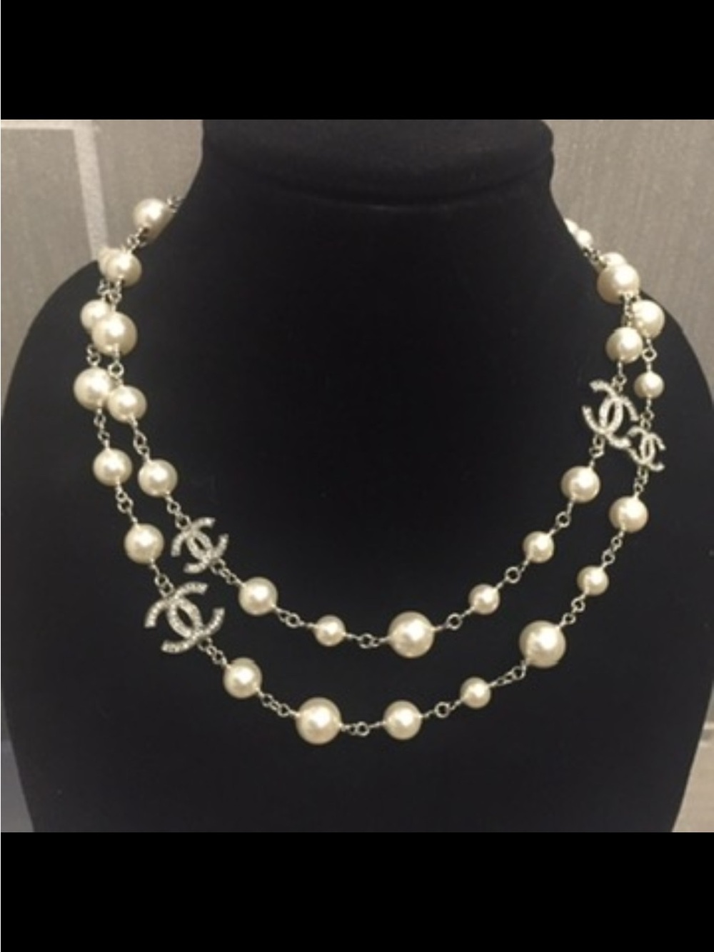 CHANEL Iconic Ivory Pearl CC Logo Long Chain Necklace - Picture 14 of 16
